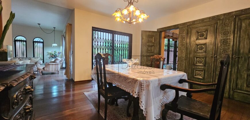 Sobrado à Venda em Rua Fechada no Alto de Pinheiros – 460m² Construídos, 4 Suítes, Segurança 24h