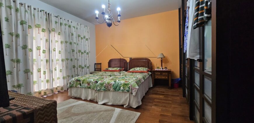 Sobrado à Venda em Rua Fechada no Alto de Pinheiros – 460m² Construídos, 4 Suítes, Segurança 24h