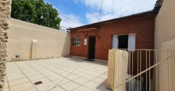 Casa à venda com 200 m² de terreno e 180 m² de área construída na Vila Madalena, São Paulo.