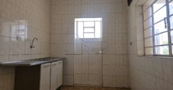 Casa à venda com 200 m² de terreno e 180 m² de área construída na Vila Madalena, São Paulo.