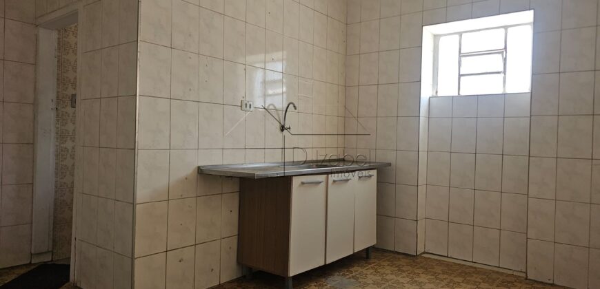 Casa à venda com 200 m² de terreno e 180 m² de área construída na Vila Madalena, São Paulo.