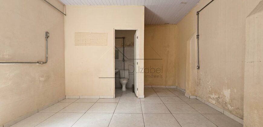 Casa à venda com 200 m² de terreno e 180 m² de área construída na Vila Madalena, São Paulo.