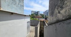 Casa à venda com 200 m² de terreno e 180 m² de área construída na Vila Madalena, São Paulo.