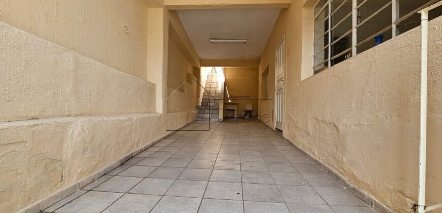 Casa à venda com 200 m² de terreno e 180 m² de área construída na Vila Madalena, São Paulo.