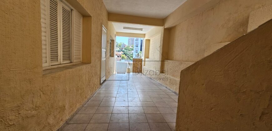 Casa à venda com 200 m² de terreno e 180 m² de área construída na Vila Madalena, São Paulo.