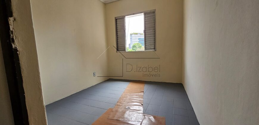 Casa à venda com 200 m² de terreno e 180 m² de área construída na Vila Madalena, São Paulo.