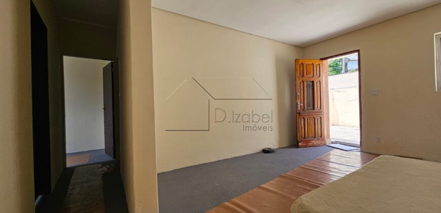 Casa à venda com 200 m² de terreno e 180 m² de área construída na Vila Madalena, São Paulo.