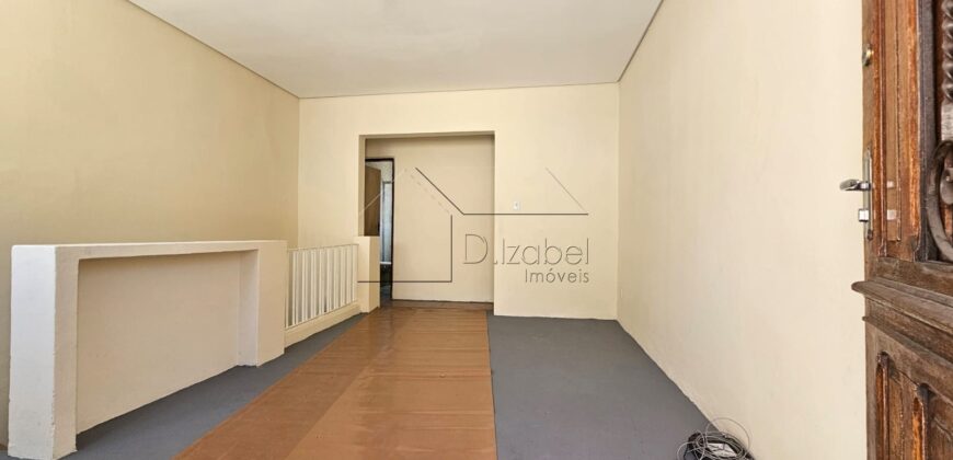 Casa à venda com 200 m² de terreno e 180 m² de área construída na Vila Madalena, São Paulo.