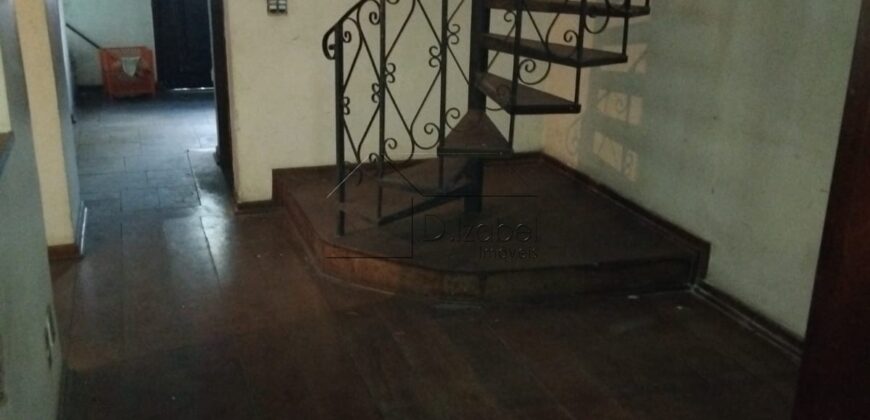 Casa à venda para reforma com 430 m² de área construída no tradicional bairro do Sumaré.