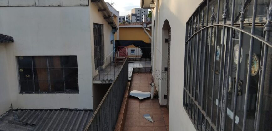 Casa à venda para reforma com 430 m² de área construída no tradicional bairro do Sumaré.