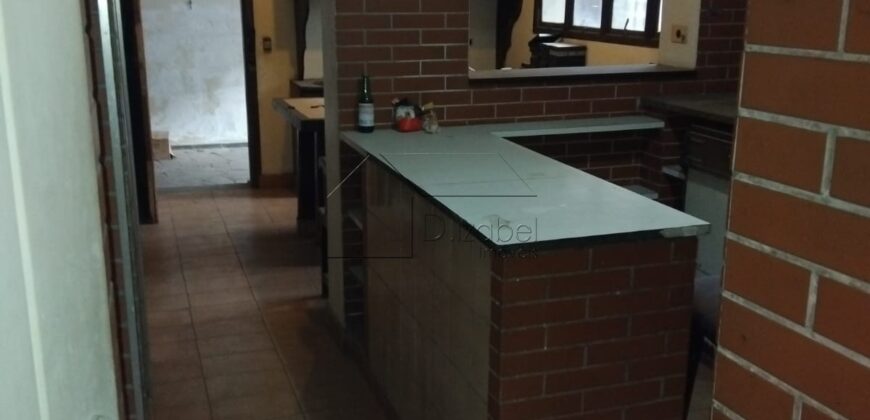 Casa à venda para reforma com 430 m² de área construída no tradicional bairro do Sumaré.