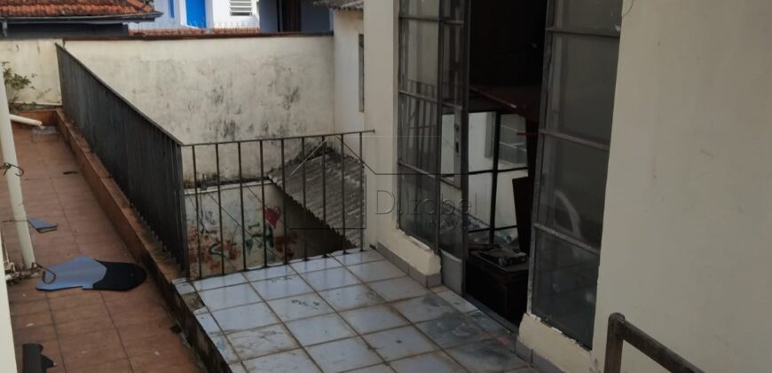 Casa à venda para reforma com 430 m² de área construída no tradicional bairro do Sumaré.