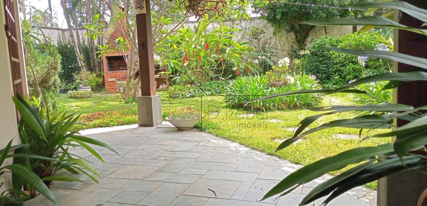 Casa sobrado à Venda em Rua Fechada na Vila Ida –294m² Construídos, 4 quartos sendo 2 suites, Segurança 24h.