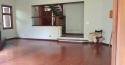 Casa sobrado à Venda em Rua Fechada na Vila Ida –294m² Construídos, 4 quartos sendo 2 suites, Segurança 24h.