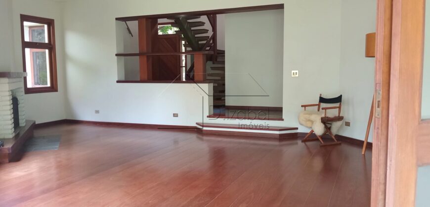 Casa sobrado à Venda em Rua Fechada na Vila Ida –294m² Construídos, 4 quartos sendo 2 suites, Segurança 24h.