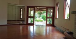 Casa sobrado à Venda em Rua Fechada na Vila Ida –294m² Construídos, 4 quartos sendo 2 suites, Segurança 24h.