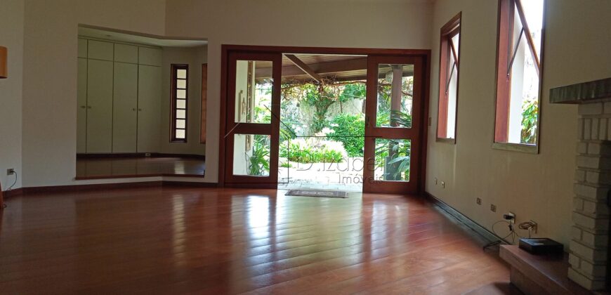 Casa sobrado à Venda em Rua Fechada na Vila Ida –294m² Construídos, 4 quartos sendo 2 suites, Segurança 24h.