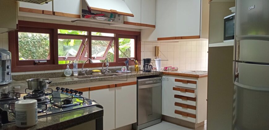 Casa sobrado à Venda em Rua Fechada na Vila Ida –294m² Construídos, 4 quartos sendo 2 suites, Segurança 24h.