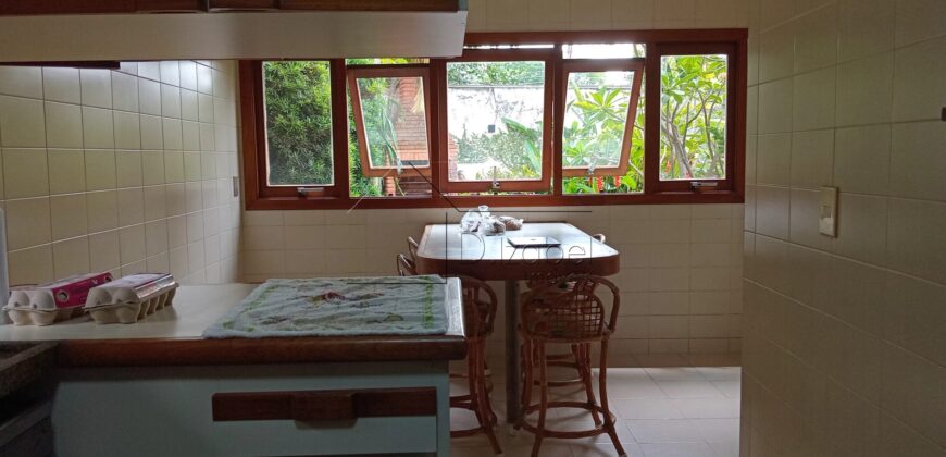 Casa sobrado à Venda em Rua Fechada na Vila Ida –294m² Construídos, 4 quartos sendo 2 suites, Segurança 24h.