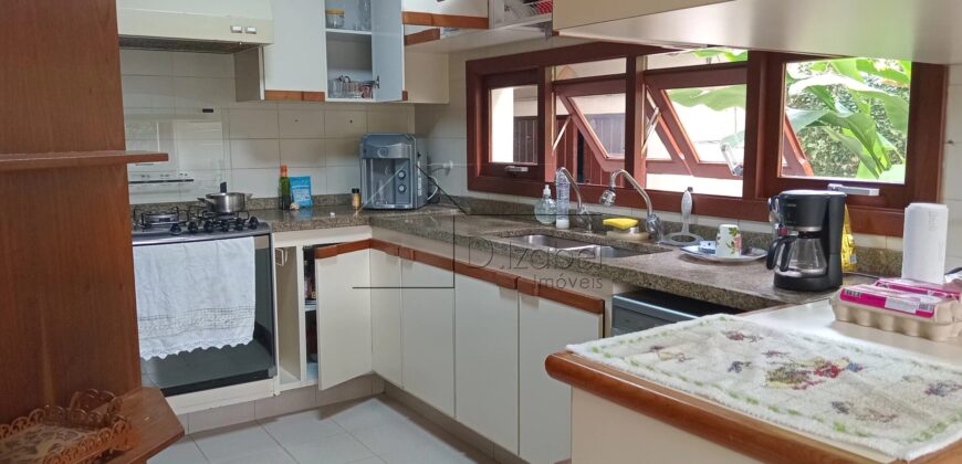 Casa sobrado à Venda em Rua Fechada na Vila Ida –294m² Construídos, 4 quartos sendo 2 suites, Segurança 24h.