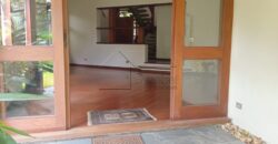 Casa sobrado à Venda em Rua Fechada na Vila Ida –294m² Construídos, 4 quartos sendo 2 suites, Segurança 24h.