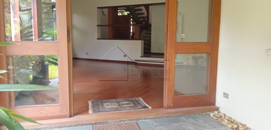 Casa sobrado à Venda em Rua Fechada na Vila Ida –294m² Construídos, 4 quartos sendo 2 suites, Segurança 24h.