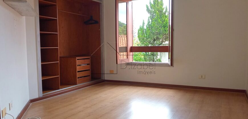 Casa sobrado à Venda em Rua Fechada na Vila Ida –294m² Construídos, 4 quartos sendo 2 suites, Segurança 24h.