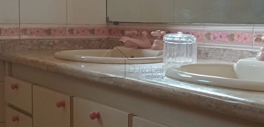 Casa sobrado à Venda em Rua Fechada na Vila Ida –294m² Construídos, 4 quartos sendo 2 suites, Segurança 24h.