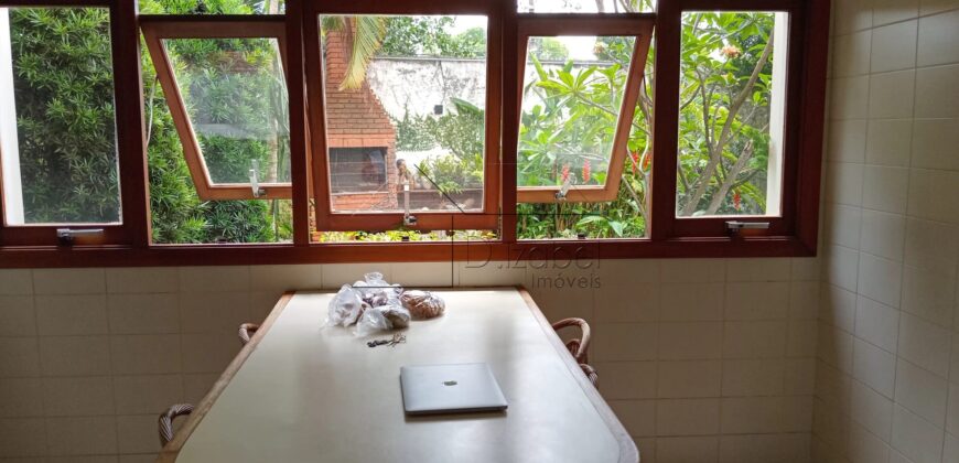 Casa sobrado à Venda em Rua Fechada na Vila Ida –294m² Construídos, 4 quartos sendo 2 suites, Segurança 24h.