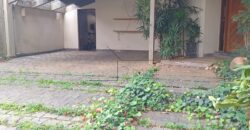 Casa sobrado à Venda em Rua Fechada na Vila Ida –294m² Construídos, 4 quartos sendo 2 suites, Segurança 24h.