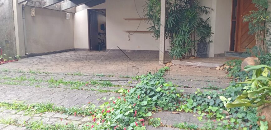 Casa sobrado à Venda em Rua Fechada na Vila Ida –294m² Construídos, 4 quartos sendo 2 suites, Segurança 24h.