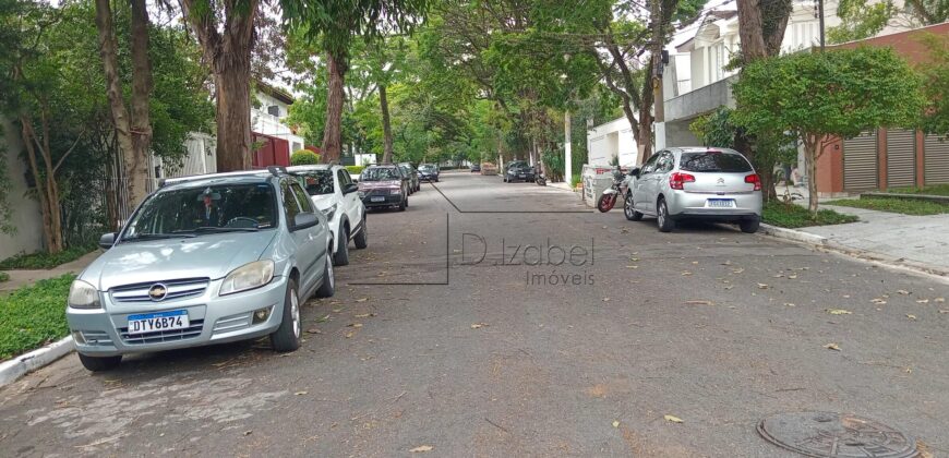 Casa sobrado à Venda em Rua Fechada na Vila Ida –294m² Construídos, 4 quartos sendo 2 suites, Segurança 24h.