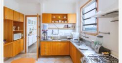 Cobertura duplex à venda com 578 m² úteis e 5 dormitórios no Cerqueira César, com vista permanente para o Clube Paulistano e o Jardim Europa.