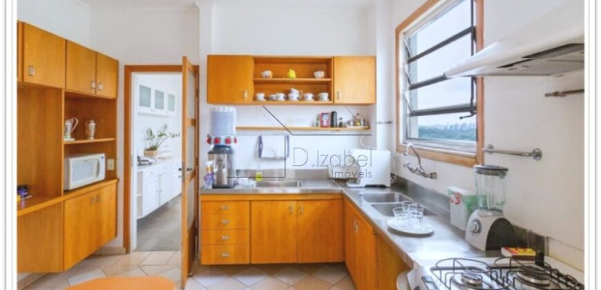 Cobertura duplex à venda com 578 m² úteis e 5 dormitórios no Cerqueira César, com vista permanente para o Clube Paulistano e o Jardim Europa.