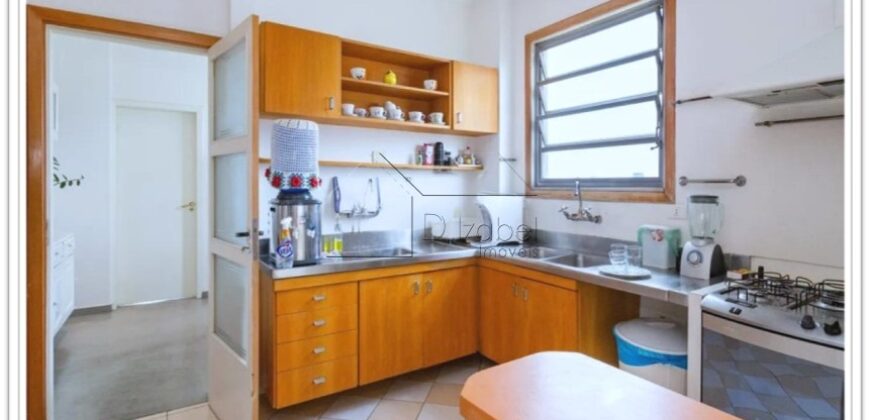 Cobertura duplex à venda com 578 m² úteis e 5 dormitórios no Cerqueira César, com vista permanente para o Clube Paulistano e o Jardim Europa.