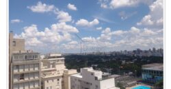 Cobertura duplex à venda com 578 m² úteis e 5 dormitórios no Cerqueira César, com vista permanente para o Clube Paulistano e o Jardim Europa.