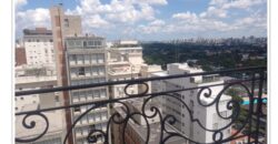 Cobertura duplex à venda com 578 m² úteis e 5 dormitórios no Cerqueira César, com vista permanente para o Clube Paulistano e o Jardim Europa.