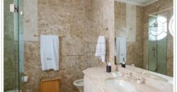 Cobertura duplex à venda com 578 m² úteis e 5 dormitórios no Cerqueira César, com vista permanente para o Clube Paulistano e o Jardim Europa.