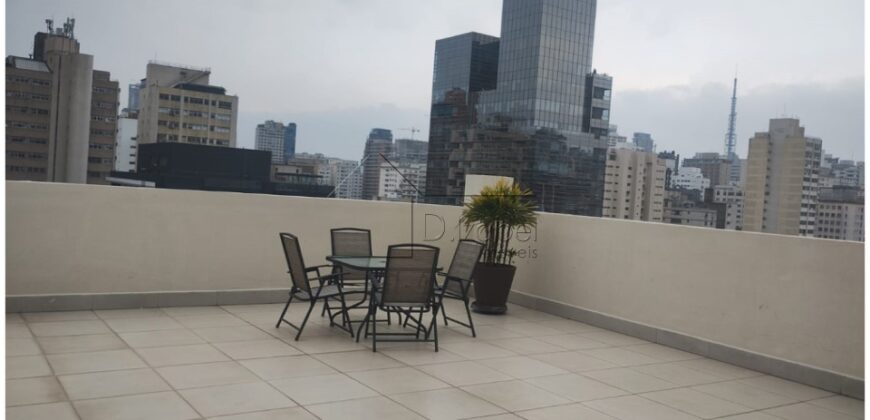 Cobertura duplex à venda com 578 m² úteis e 5 dormitórios no Cerqueira César, com vista permanente para o Clube Paulistano e o Jardim Europa.