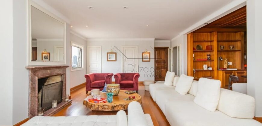 Cobertura duplex à venda com 578 m² úteis e 5 dormitórios no Cerqueira César, com vista permanente para o Clube Paulistano e o Jardim Europa.