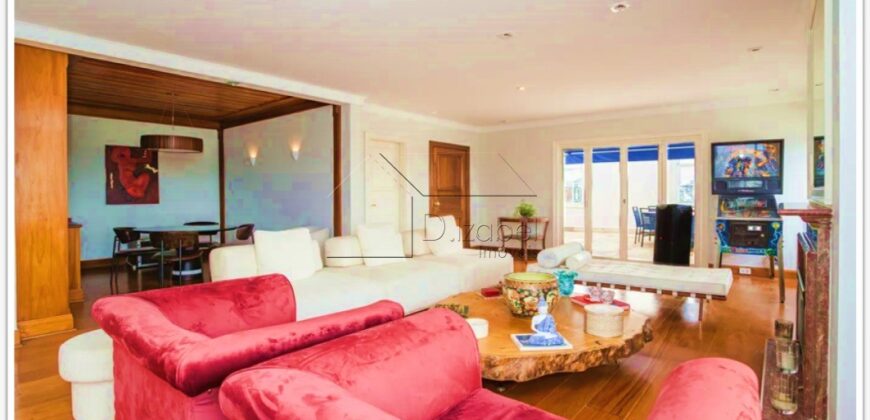 Cobertura duplex à venda com 578 m² úteis e 5 dormitórios no Cerqueira César, com vista permanente para o Clube Paulistano e o Jardim Europa.