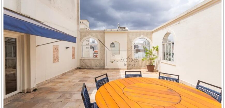 Cobertura duplex à venda com 578 m² úteis e 5 dormitórios no Cerqueira César, com vista permanente para o Clube Paulistano e o Jardim Europa.