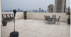 Cobertura duplex à venda com 578 m² úteis e 5 dormitórios no Cerqueira César, com vista permanente para o Clube Paulistano e o Jardim Europa.