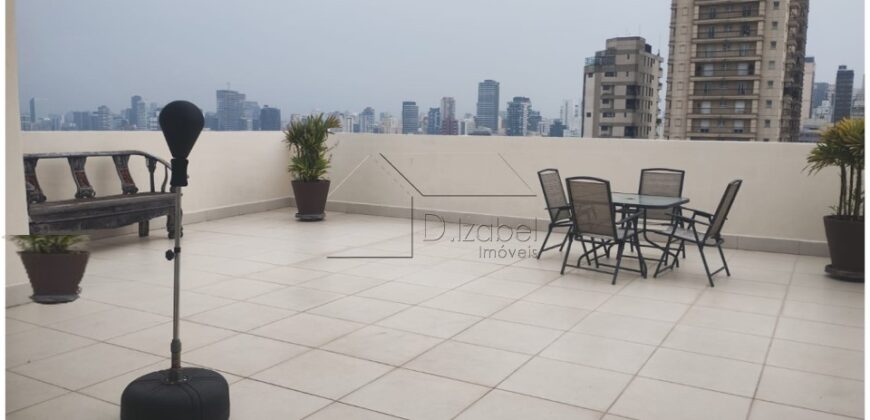 Cobertura duplex à venda com 578 m² úteis e 5 dormitórios no Cerqueira César, com vista permanente para o Clube Paulistano e o Jardim Europa.