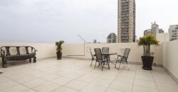 Cobertura duplex à venda com 578 m² úteis e 5 dormitórios no Cerqueira César, com vista permanente para o Clube Paulistano e o Jardim Europa.