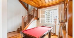 Cobertura duplex à venda com 578 m² úteis e 5 dormitórios no Cerqueira César, com vista permanente para o Clube Paulistano e o Jardim Europa.