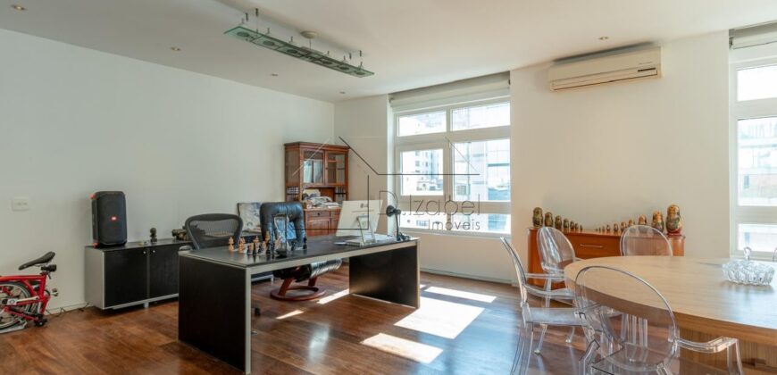 Apartamento à venda com 239 metros  3 suítes no Jardim Paulista.