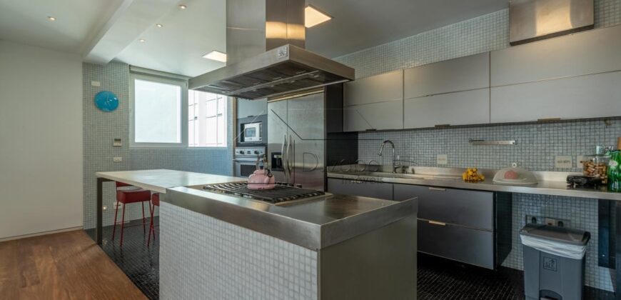 Apartamento à venda com 239 metros  3 suítes no Jardim Paulista.