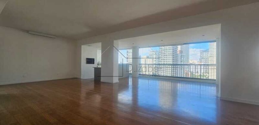 Apartamento à venda com 215 m² e 3 quartos todos suítes no Sumaré.