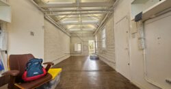 Casa charmosa para locação com 130 m² de área construída em terreno de 220 m², localizada ao lado do famoso Beco do Batman, na desejada Vila Madalena. 